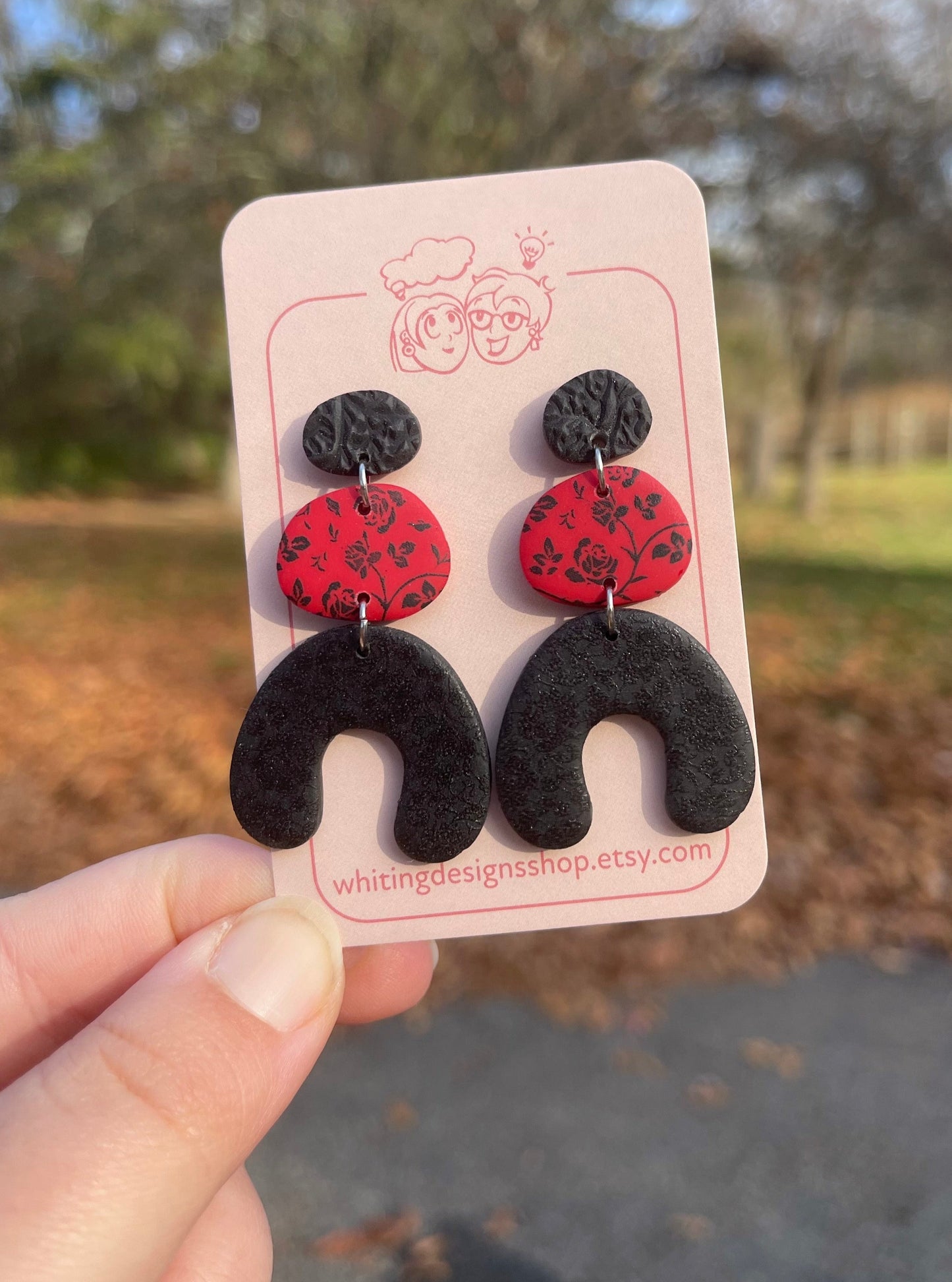 Classy Blach & Red Hanging Arch