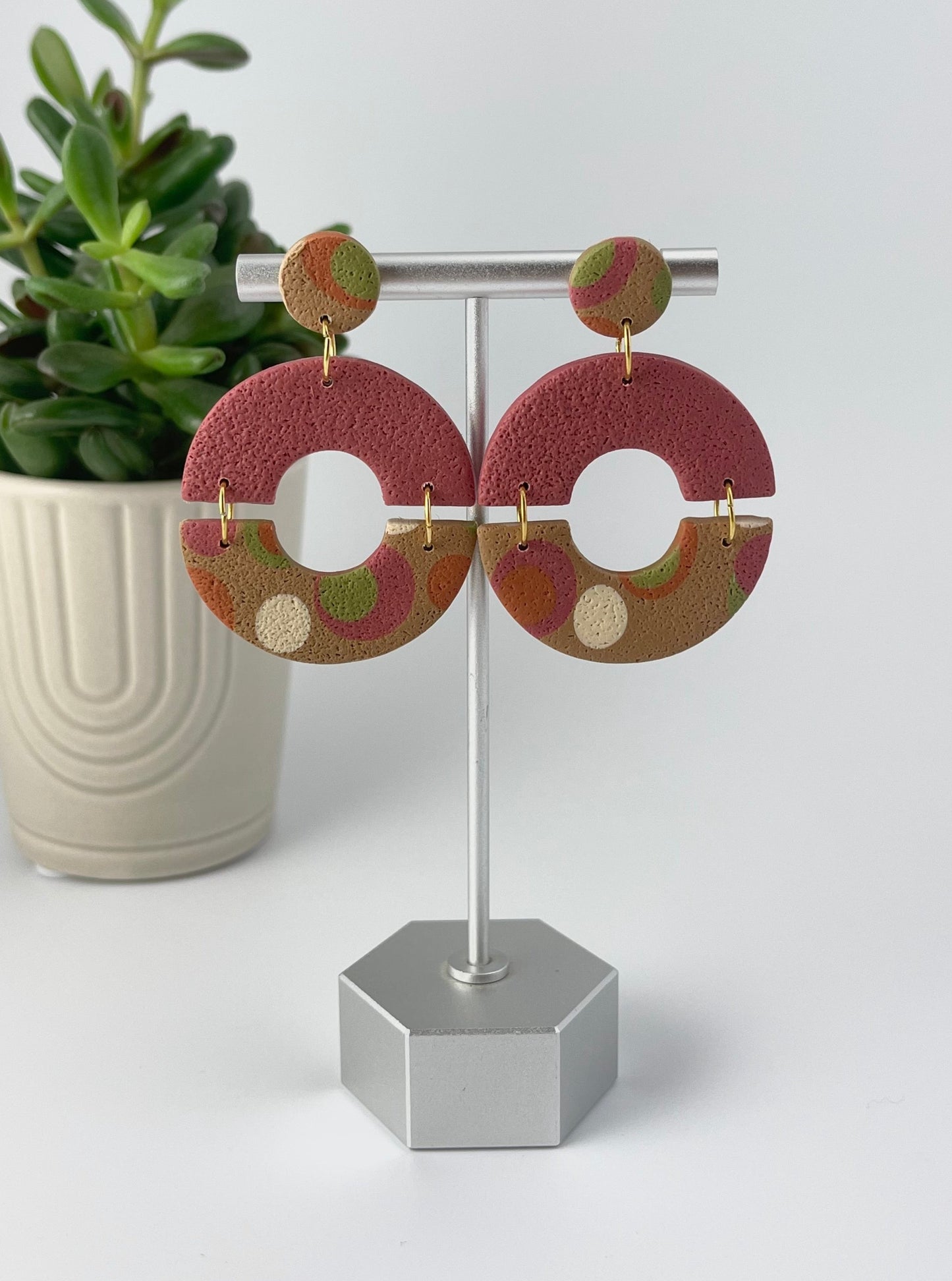'Mod' two-part circles - maroon