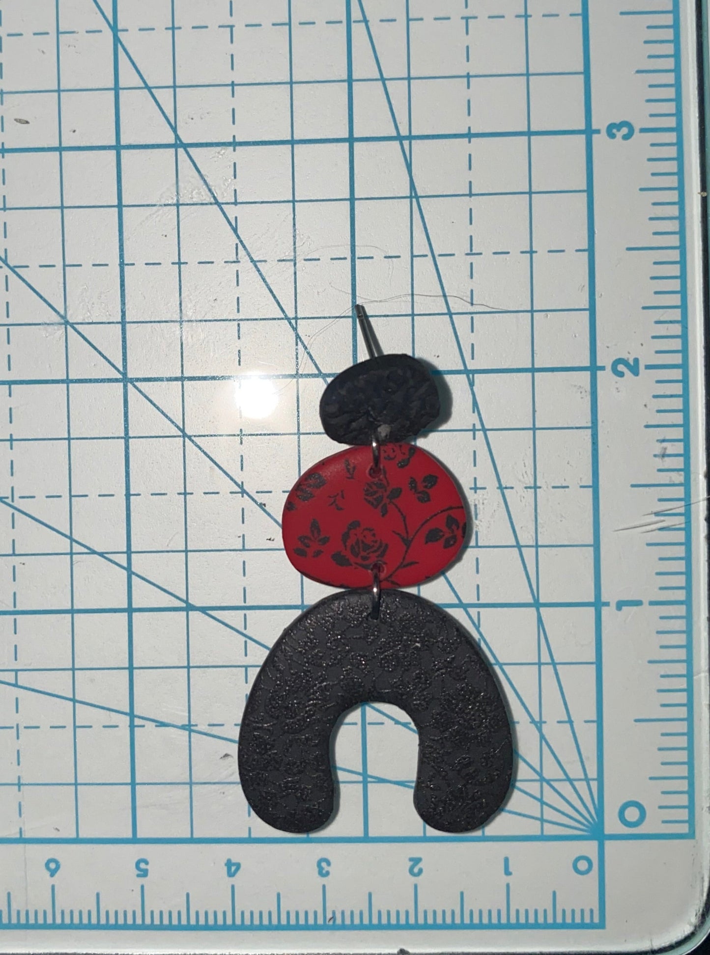 Classy Blach & Red Hanging Arch